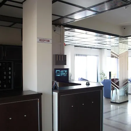 阳光酒店 2* Çeşme